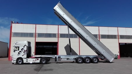 Basculante frontal abatible y doble kin-ping para el transporte de hierro,-